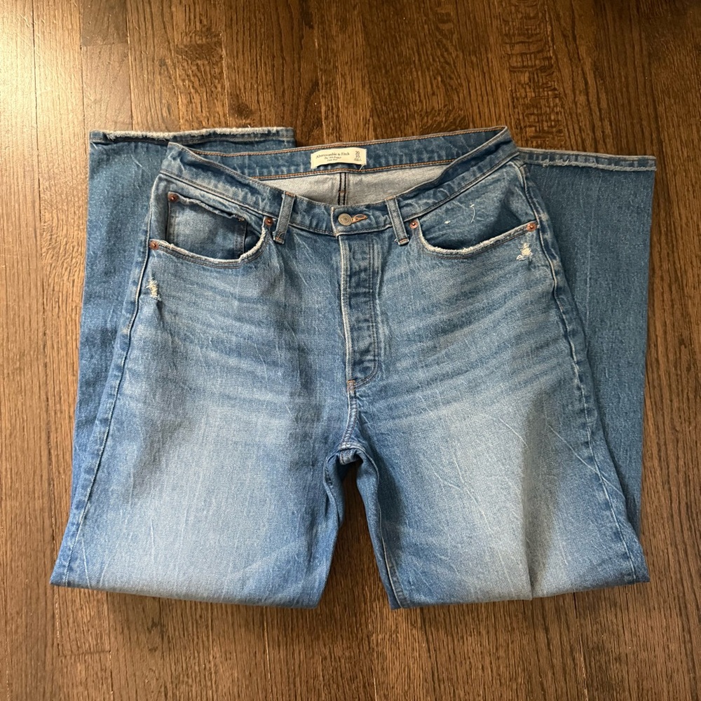 Abercrombie Low Rise Baggy Jean Medium Wash Size 30